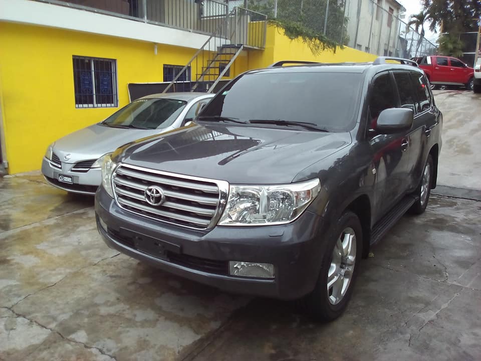 Toyota land cruiser 2011